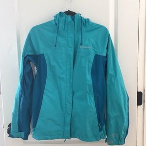 SOLD - Columbia rain jacket ☔️